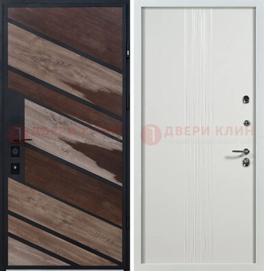 Железная коричневая дверь со светлой МДФ внутри ДМ-310 в Раменском