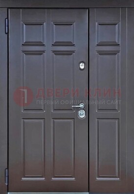 Тёмная двухстворчатая входная дверь для коттеджа с МДФ ДМ-533 в Ярославле