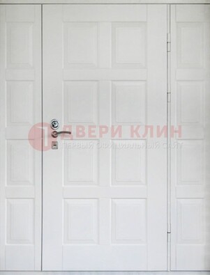 Белая входная дверь для коттеджа с МДФ ДМ-536 в Ярославле