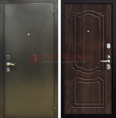 Темно-серая железная дверь с порошковым покрытием и коричневой МДФ ДП-288 в Перми