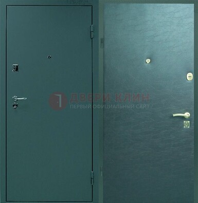 Зеленая стальная дверь с порошковым покрытием ДП-93 в Ярославле