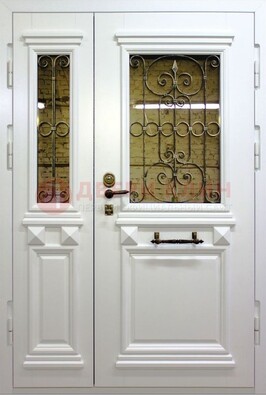 Белая парадная металлическая дверь со стеклом и ковкой ДПР-83 в Ярославле