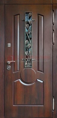 Темная железная дверь со стеклом и ковкой для кирпичного дома ДСК-136 в Красноармейске