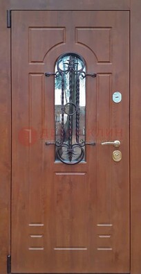 Темная железная дверь со стеклом и ковкой в коричневом цвете ДСК-154 в Ярославле