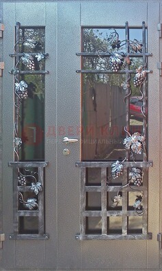 Распашная уличная дверь Порошок со стеклом и ковкой ДСК-221 в Ярославле