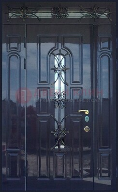 Глянцевая полуторная дверь Винорит стекло и ковка ДСК-275 в Ярославле