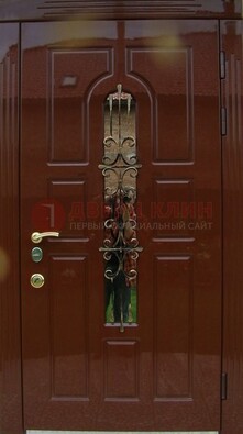 Красивая металлическая дверь со стеклом и ковкой ДСК-33 в Ярославле