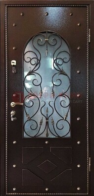 Влагостойкая дверь со стеклом и ковкой с декором ДСК-37 в Ярославле