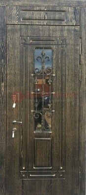 Зеленая входная дверь со стеклом и ковкой ДСК-67 в Ярославле