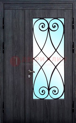 Стальная дверь со стеклом и ковкой ДСК-69 в деревянный дом в Ярославле