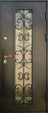 Входная дверь Дверь со стеклом и ковкой черного цвета ДСК-76 для веранды в Ярославле