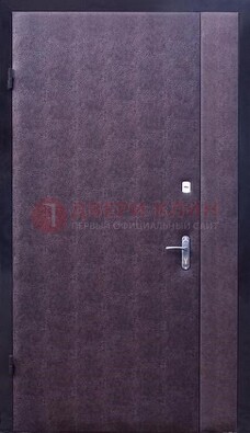 Бордовая металлическая тамбурная дверь ДТМ-3 в Ярославле