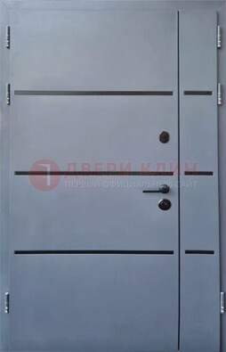 Серая металлическая тамбурная дверь с молдингами ДТМ-42 в Ярославле