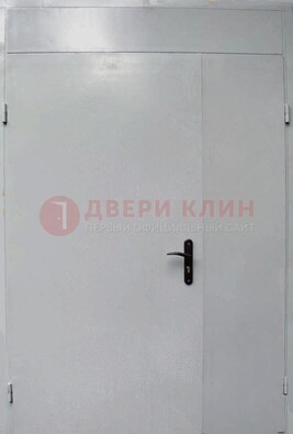 Белая металлическая тамбурная дверь ДТМ-5 в Ярославле