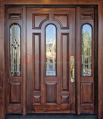 Железная классическая дверь с массивом дуба и витражом ВЖ-18 в Ярославле